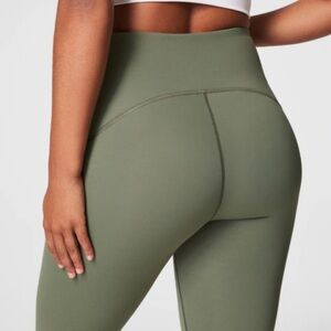 NWT SPANXshape™ Booty Boost® 7/8 Leggings Mossy Green | XS petite
